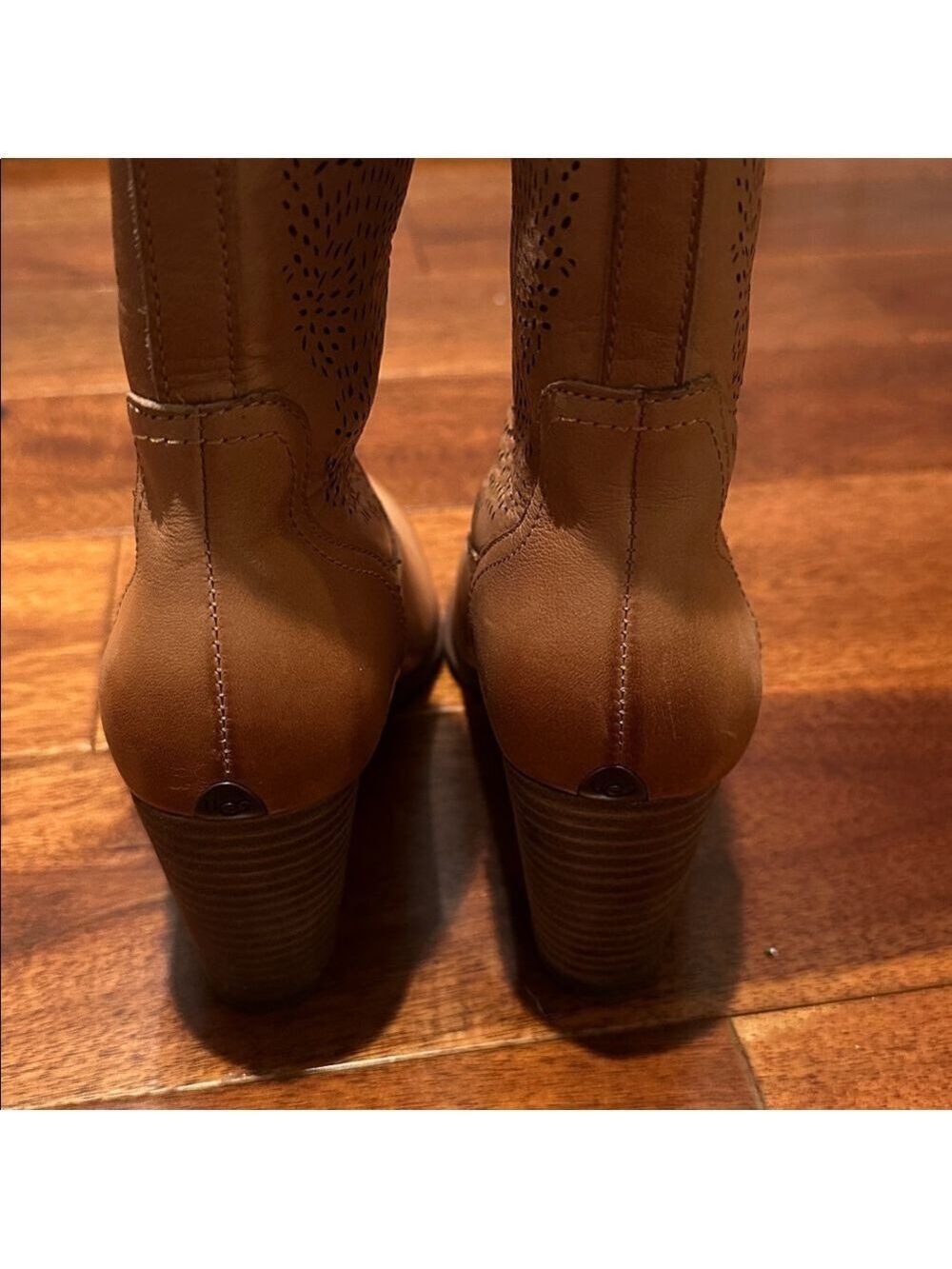 UGG Women’s Thames Seaweed Perf Sun Tan Leather Bootie Size 6 - Picture 9 of 12